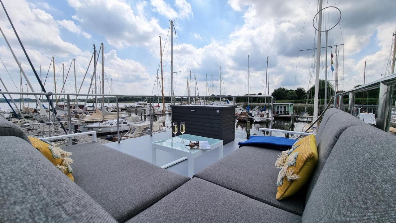 ホテル Hausboot Hilja シュレースヴィヒ エクステリア 写真