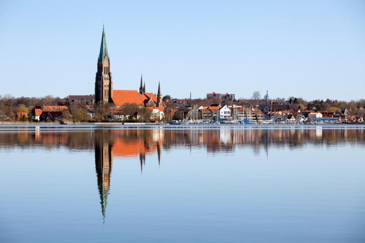 ホテル Hausboot Hilja シュレースヴィヒ エクステリア 写真