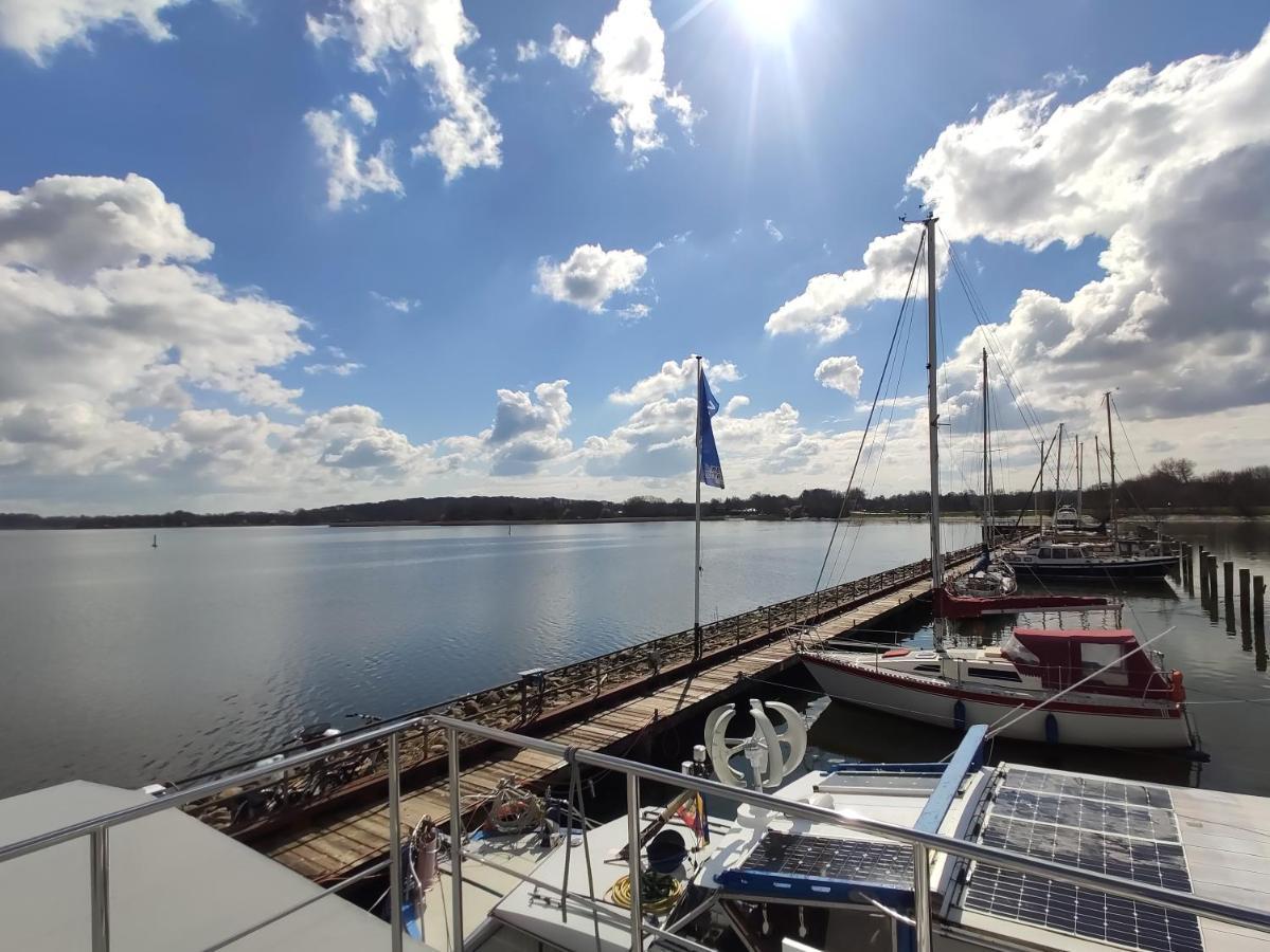 ホテル Hausboot Hilja シュレースヴィヒ エクステリア 写真