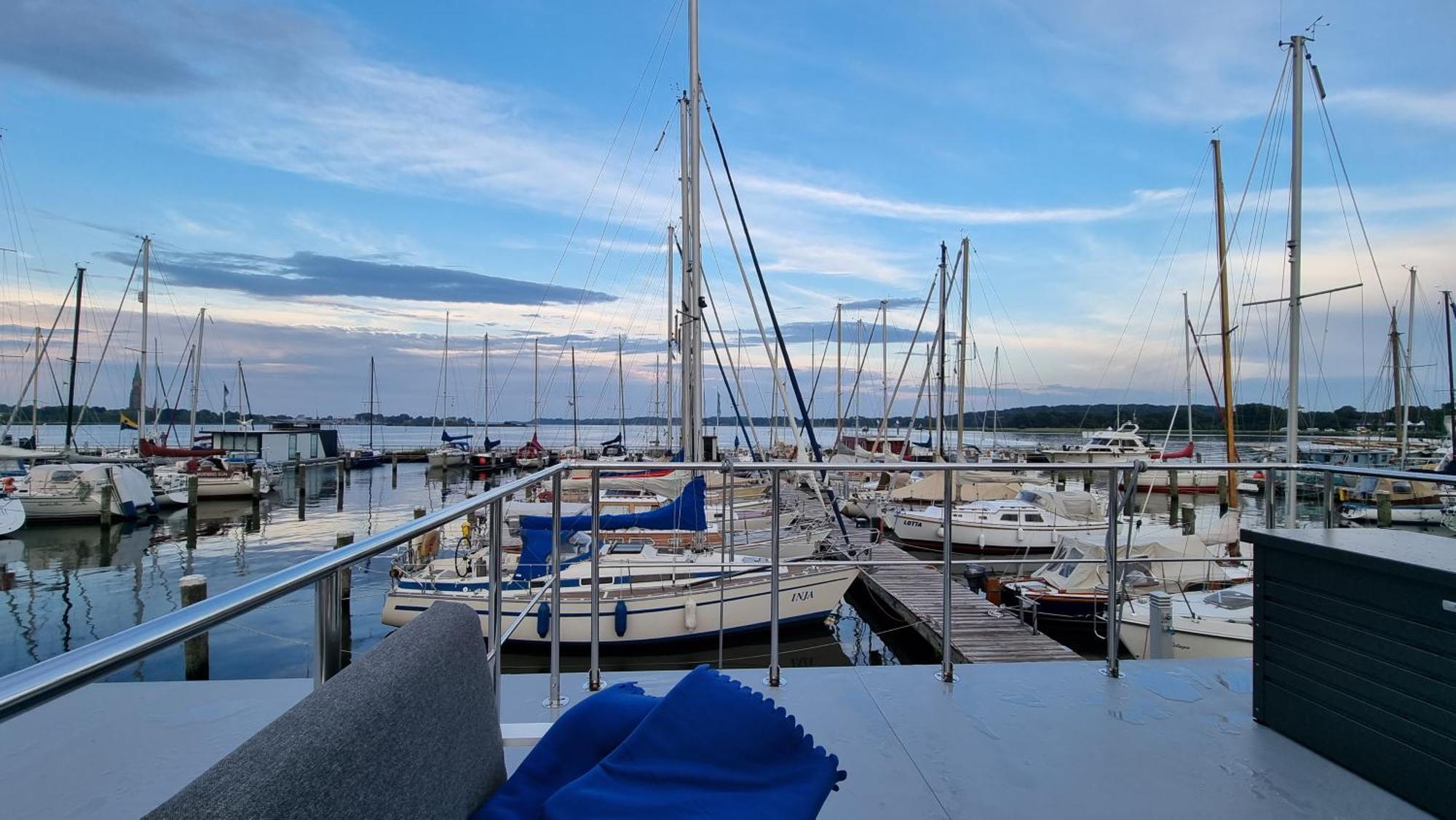 ホテル Hausboot Hilja シュレースヴィヒ エクステリア 写真