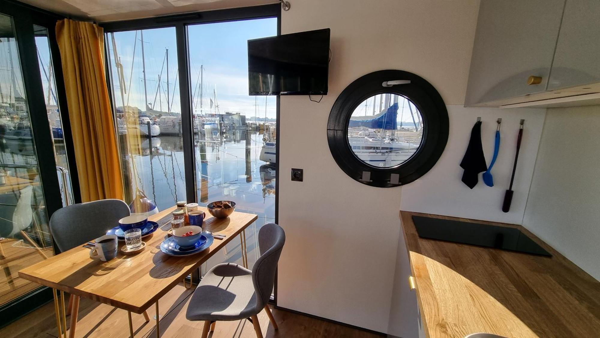 ホテル Hausboot Hilja シュレースヴィヒ エクステリア 写真